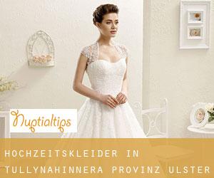Hochzeitskleider in Tullynahinnera (Provinz Ulster)